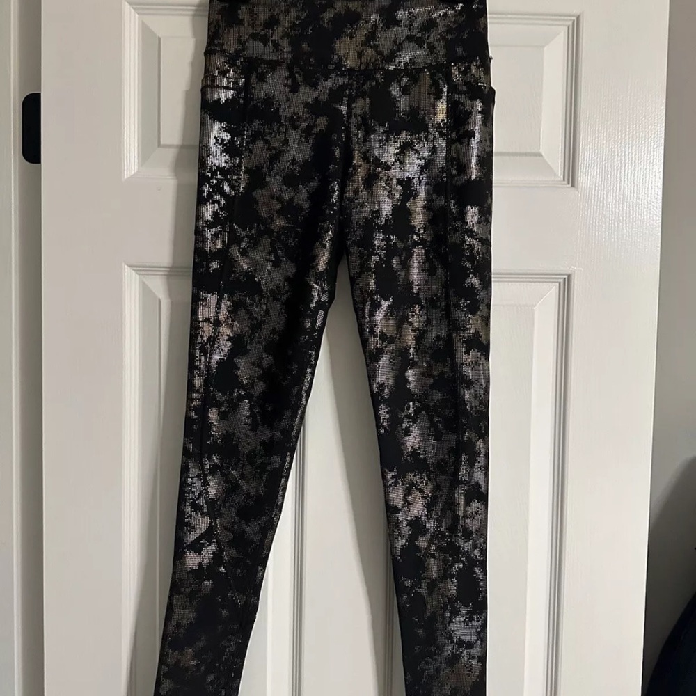 Black and Silver Patterned Leggings Victoria Sport Small NEW
